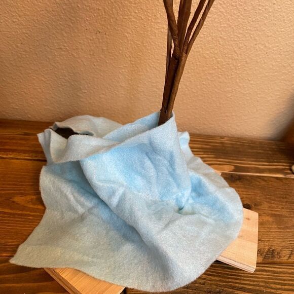 Peanuts 24 inch Christmas Tree Linus Blanket - Picture 6 of 10